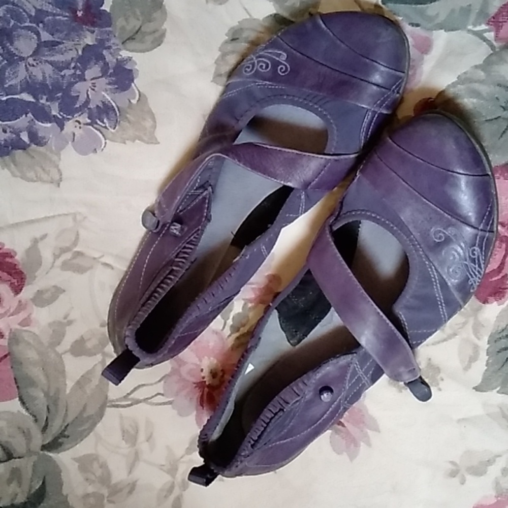 Merrell Barefoot Vibram Wonder Glove Indigo flat shoes. Women’s size 8.5 us.  